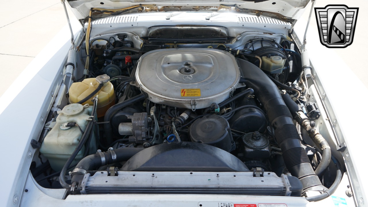 1989 Mercedes-Benz 560SL 23