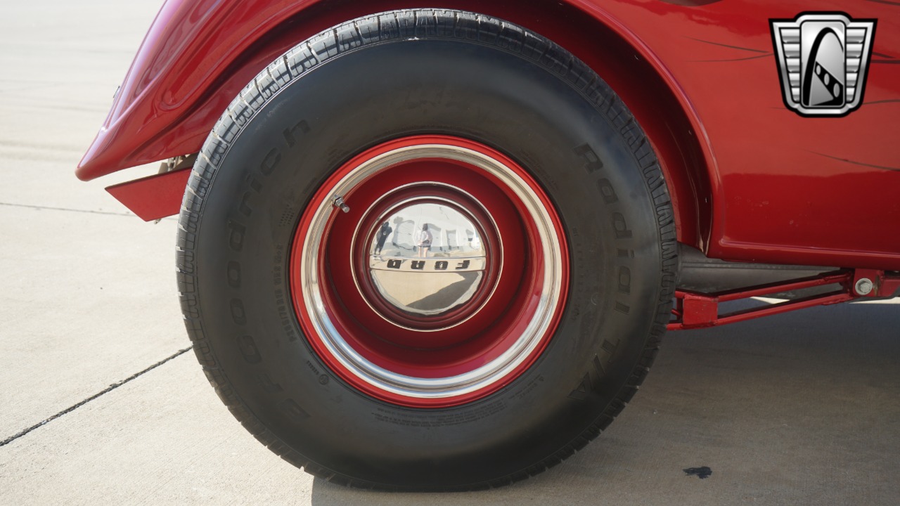 1933 Plymouth Coupe 9