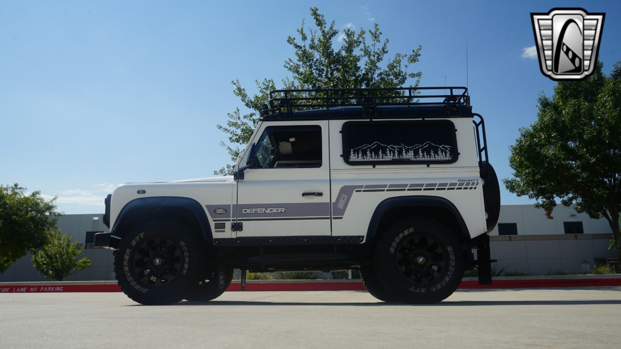 1999 Land Rover Defender 29