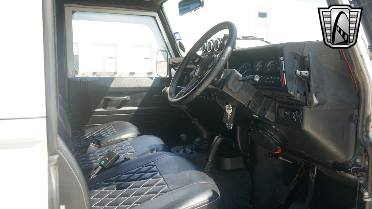 1999 Land Rover Defender 17
