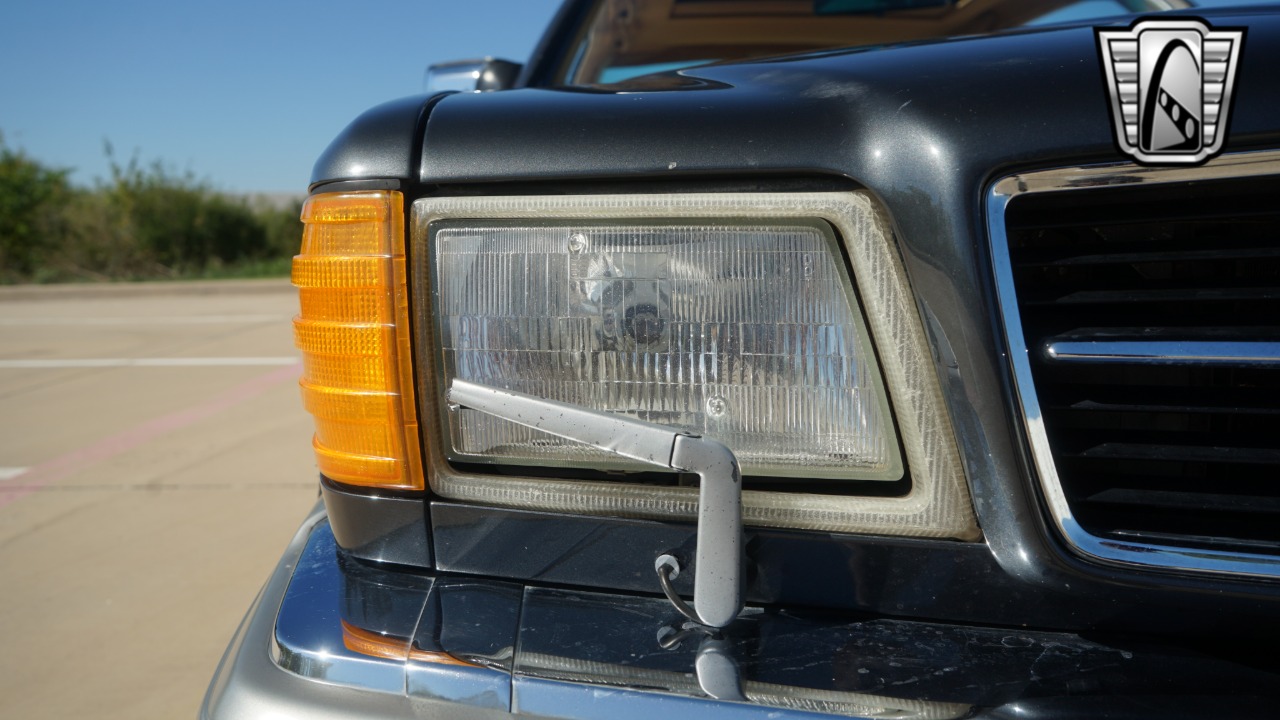 1986 Mercedes-Benz 560 SEC 74