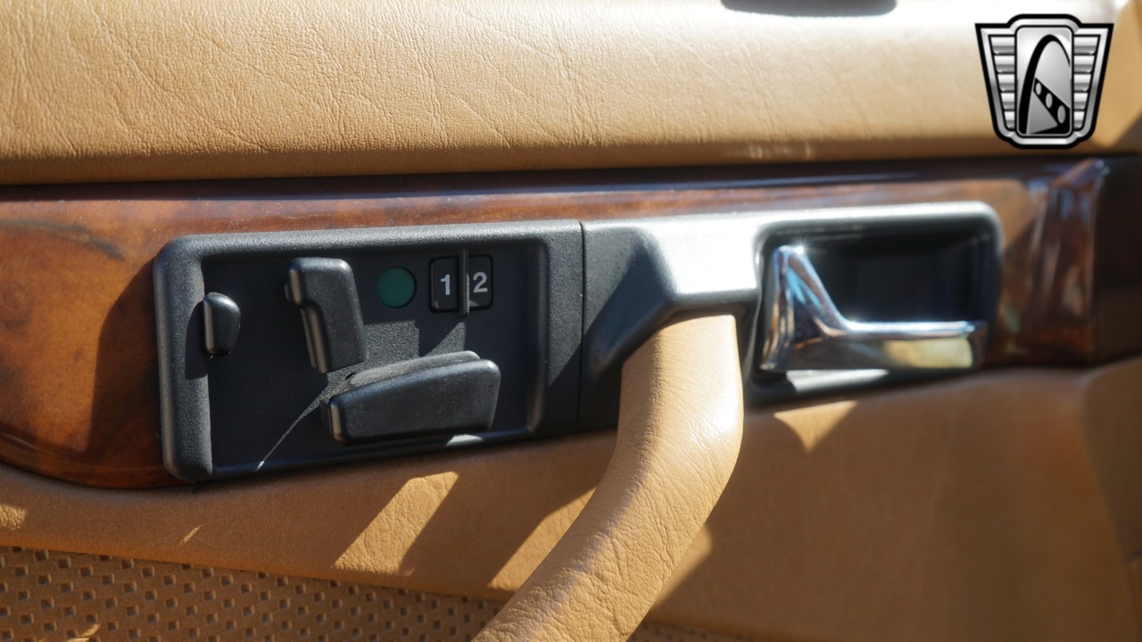 1986 Mercedes-Benz 560 SEC 82