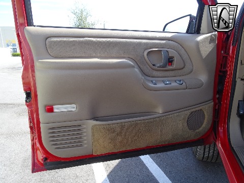 1997 Chevrolet Tahoe image 45