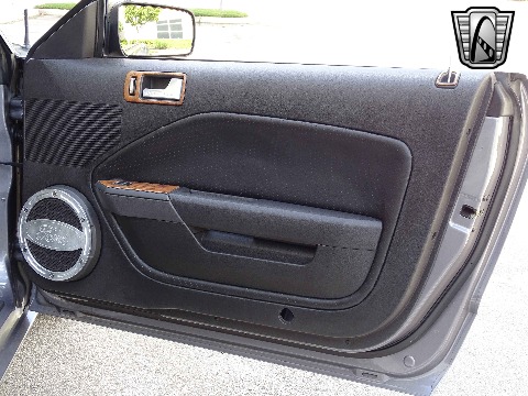 2006 Ford Mustang image 89