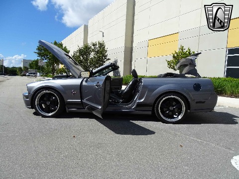 2006 Ford Mustang image 39