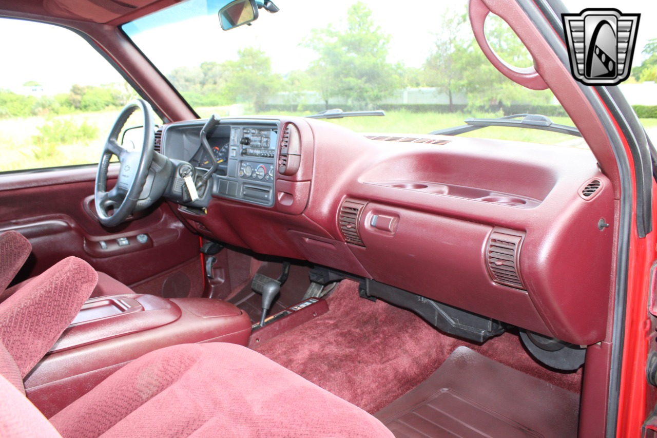 1995 Chevrolet Tahoe 28