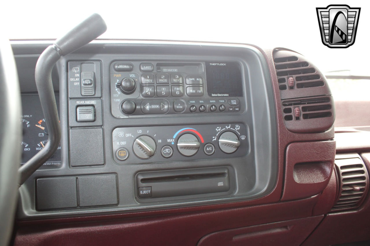 1995 Chevrolet Tahoe 23