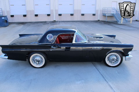1957 Ford Thunderbird image 31