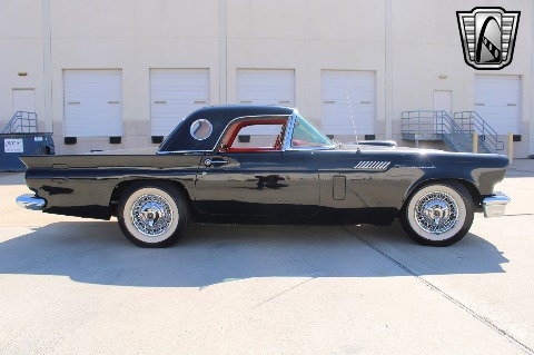 1957 Ford Thunderbird image 33