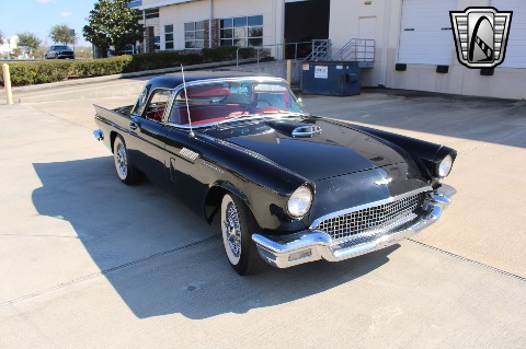 1957 Ford Thunderbird image 35