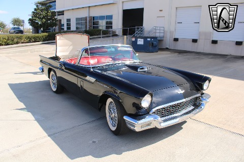 1957 Ford Thunderbird image 10