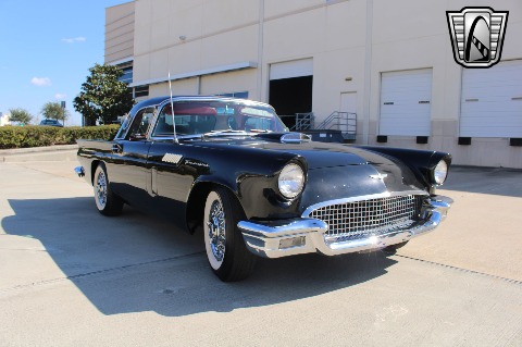 1957 Ford Thunderbird image 36