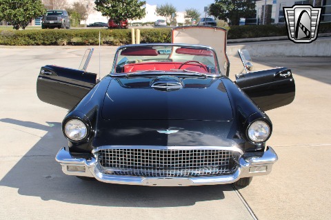 1957 Ford Thunderbird image 12