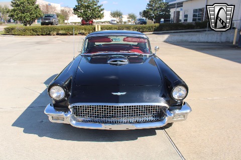 1957 Ford Thunderbird image 38