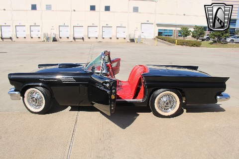 1957 Ford Thunderbird image 13