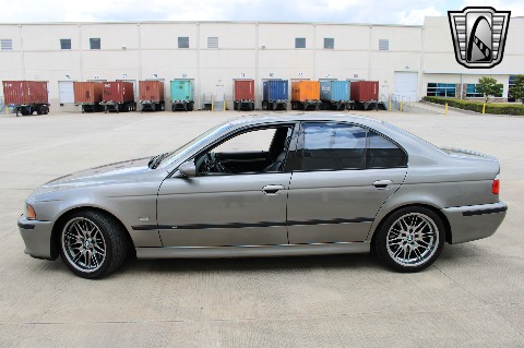 2002 BMW M5 image 5