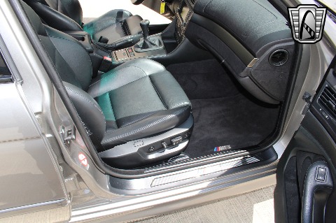 2002 BMW M5 image 111