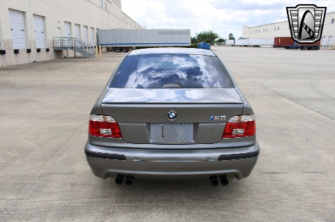2002 BMW M5 image 11