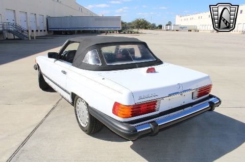 1986 Mercedes-Benz 560SL image 16