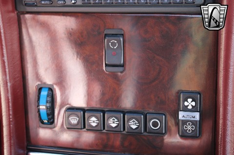 1986 Mercedes-Benz 560SL image 128