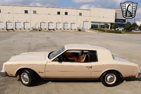 1983 Buick Riviera image 4