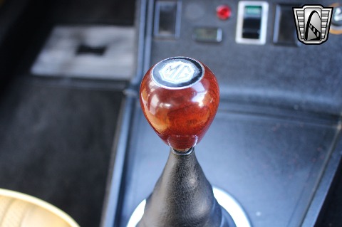 1974 MG MGB image 138