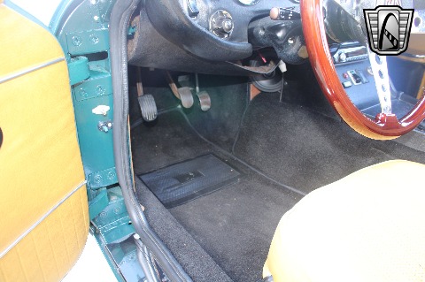 1974 MG MGB image 119