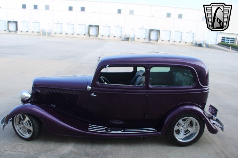 1933 Ford Tudor Sedan image 3