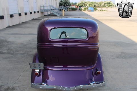 1933 Ford Tudor Sedan image 9