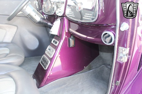 1933 Ford Tudor Sedan image 114