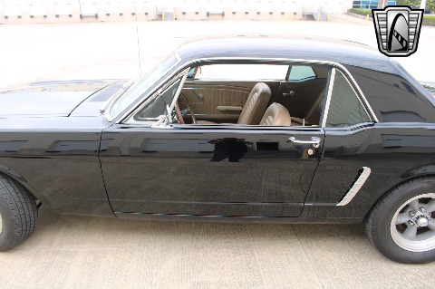 1965 Ford Mustang image 32