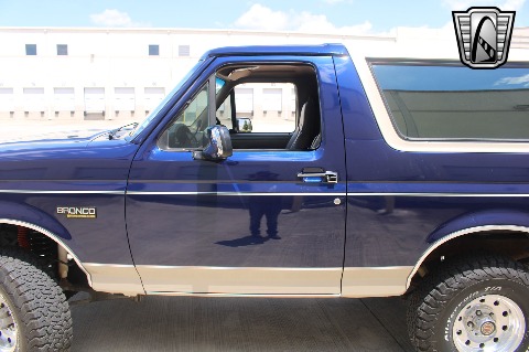 1995 Ford Bronco image 32