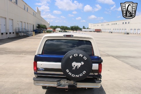 1995 Ford Bronco image 10
