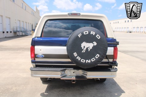 1995 Ford Bronco image 11
