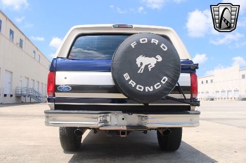 1995 Ford Bronco image 12