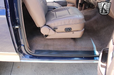 1995 Ford Bronco image 121