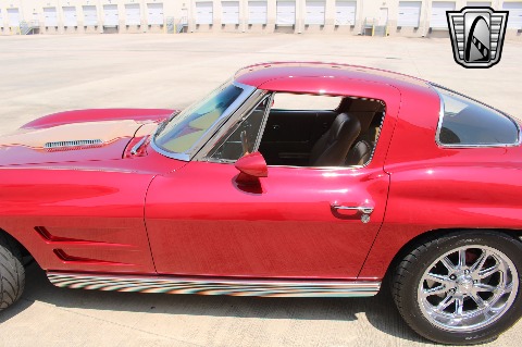 1963 Chevrolet Corvette image 32