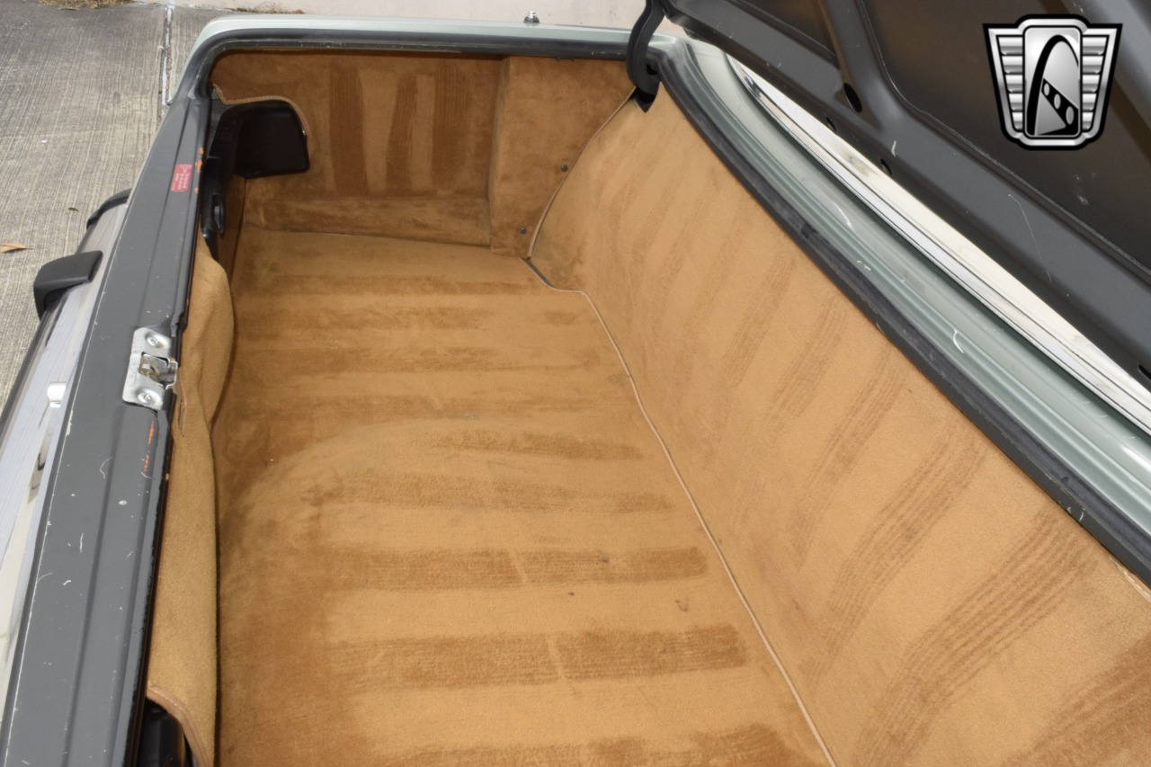 1988 Mercedes-Benz 560SL 28