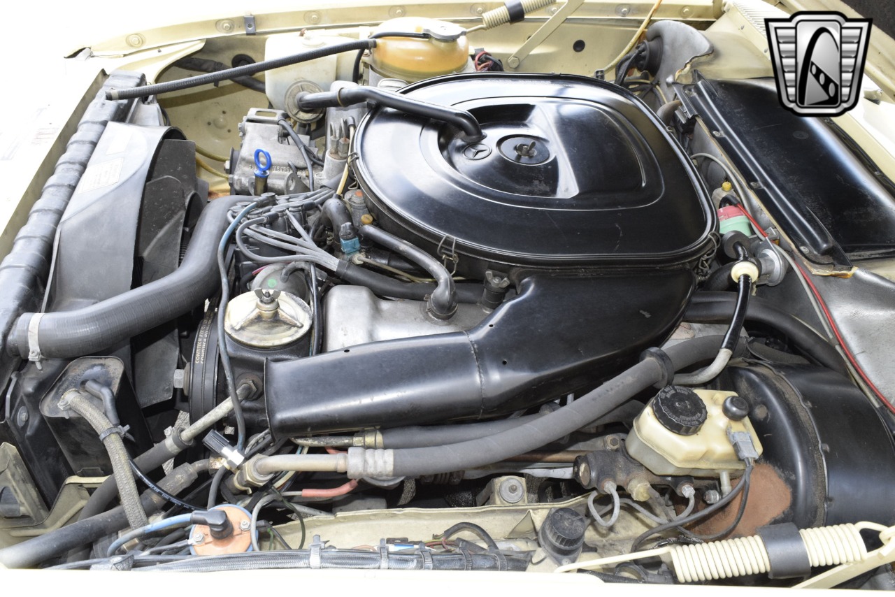 1977 Mercedes-Benz 450 SL 24