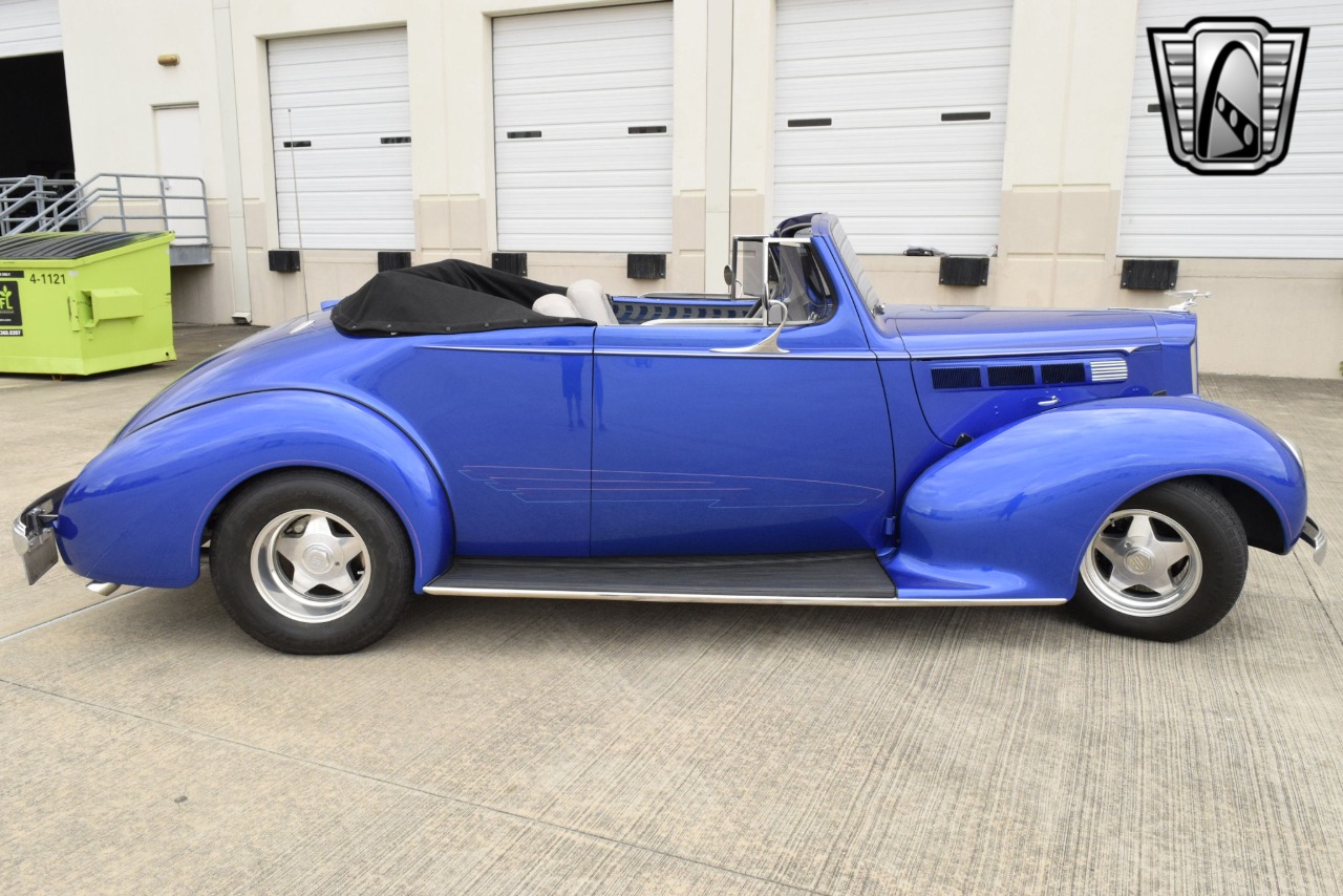 1938 Packard Eight 52