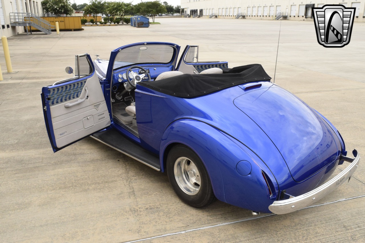 1938 Packard Eight 37