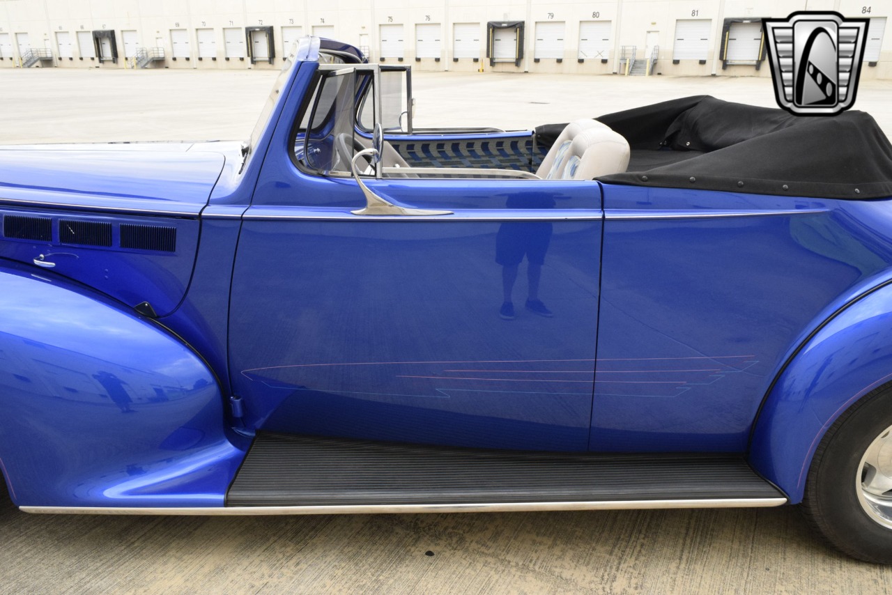 1938 Packard Eight 62