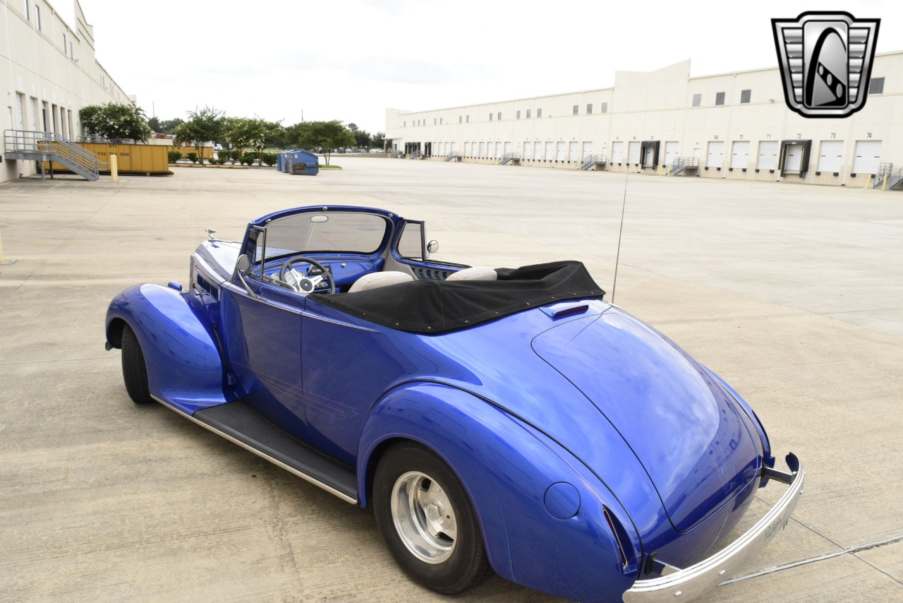 1938 Packard Eight 44