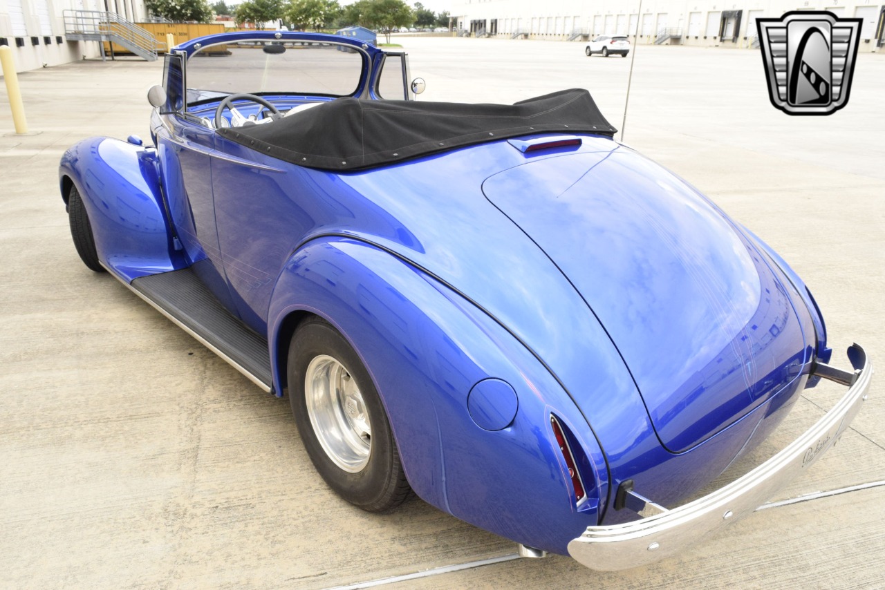 1938 Packard Eight 66