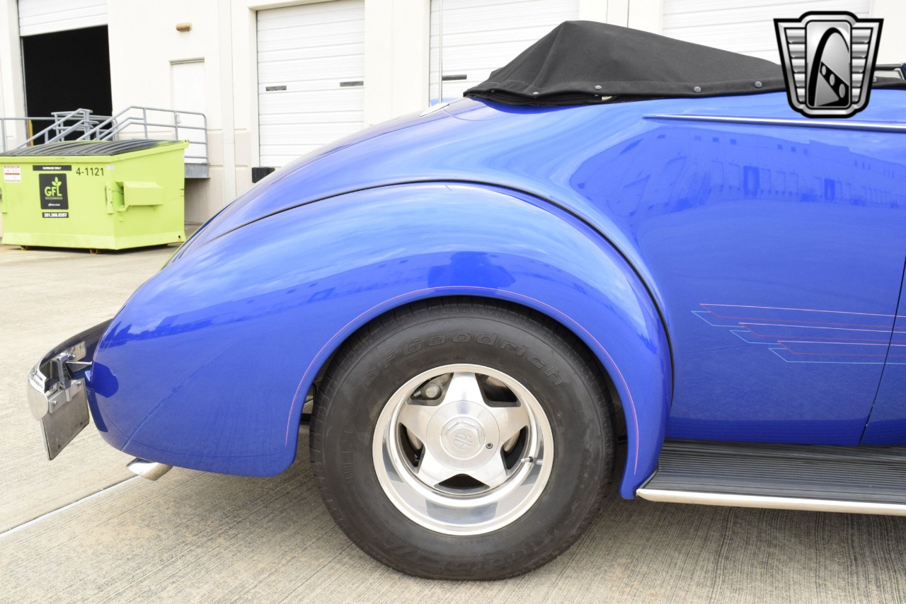 1938 Packard Eight 11