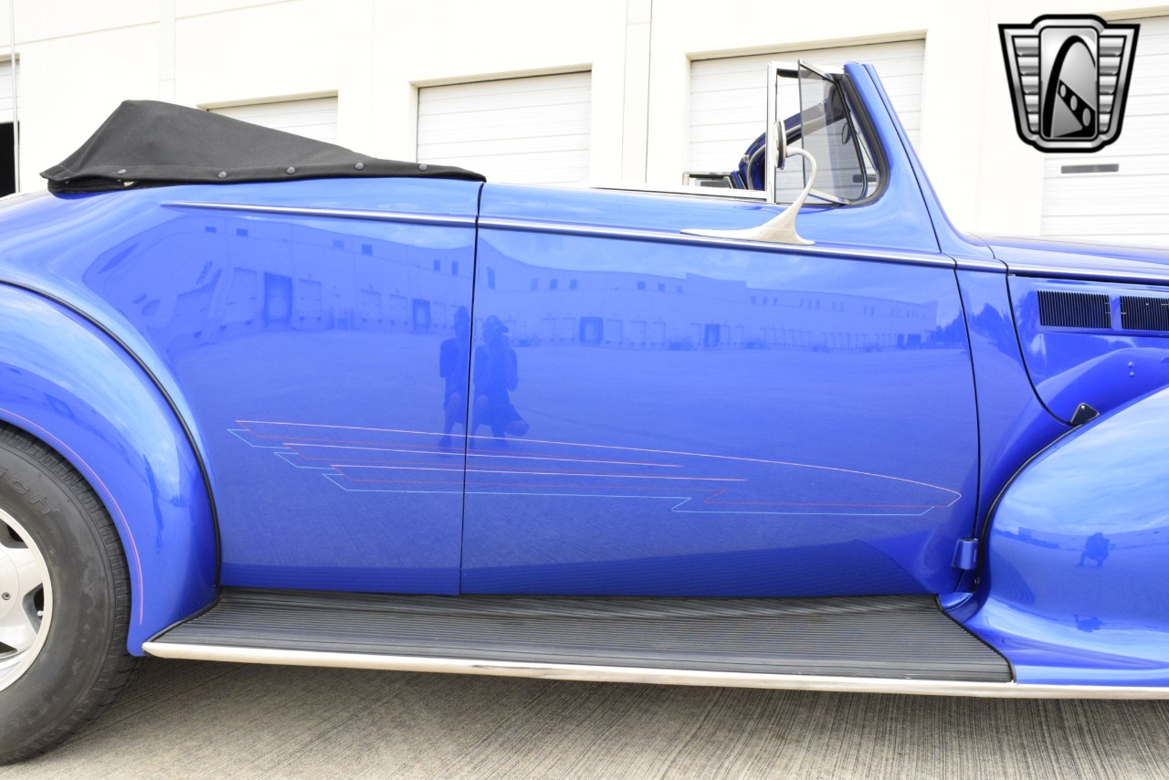 1938 Packard Eight 70