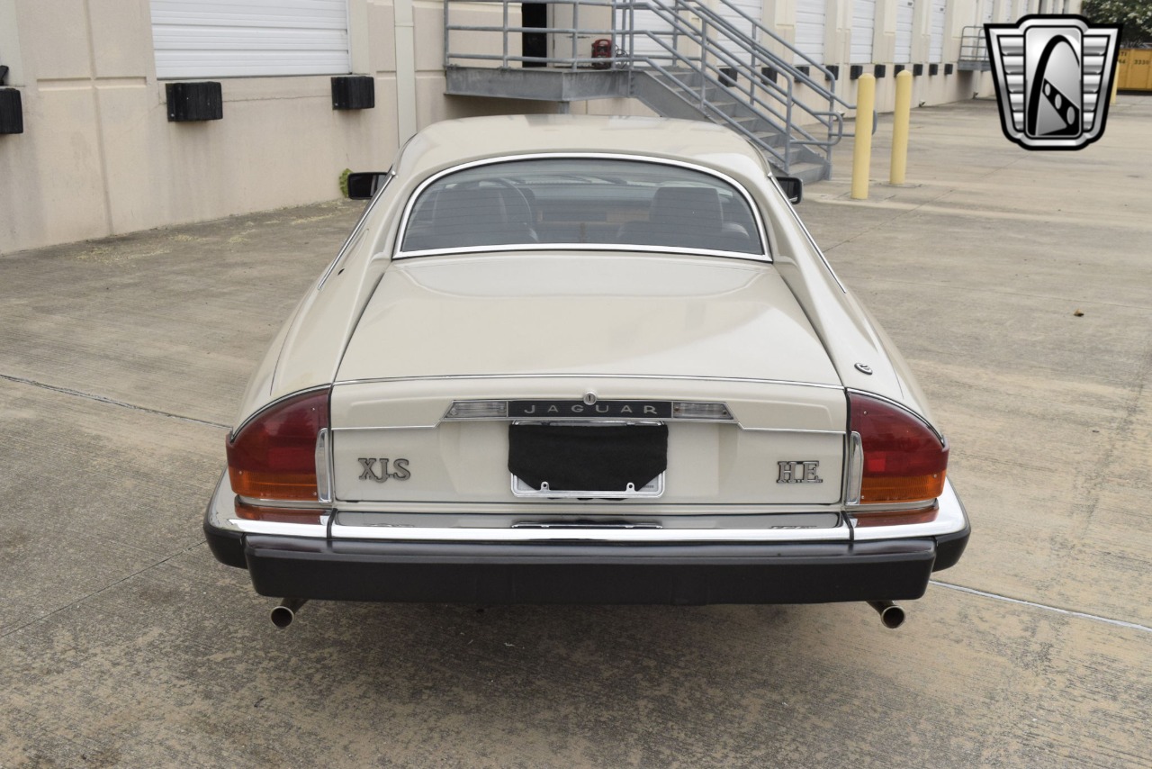 1984 Jaguar XJS 38
