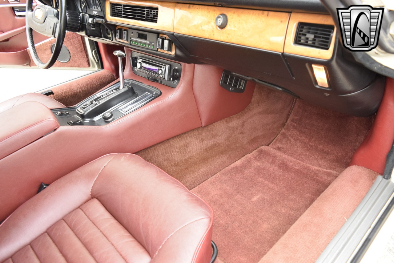 1984 Jaguar XJS 24