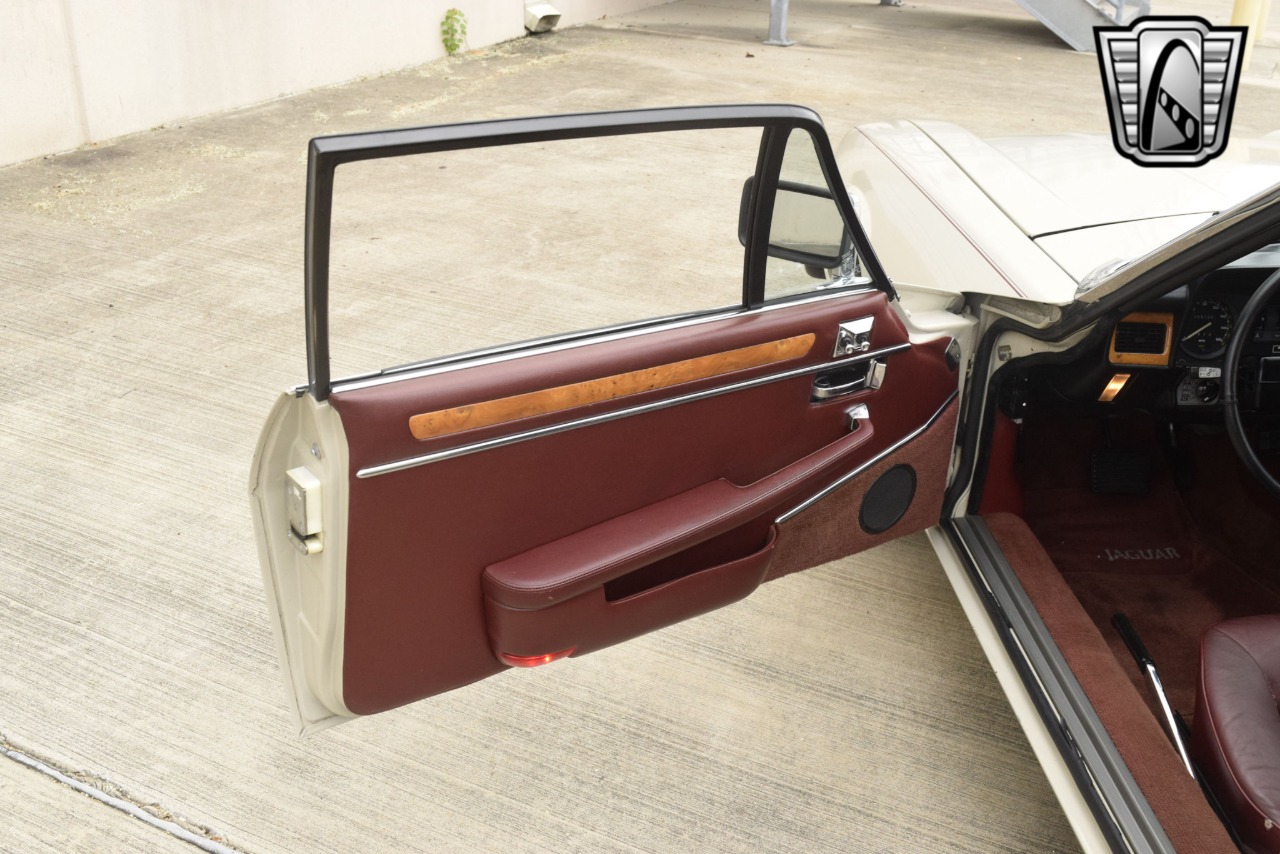1984 Jaguar XJS 21