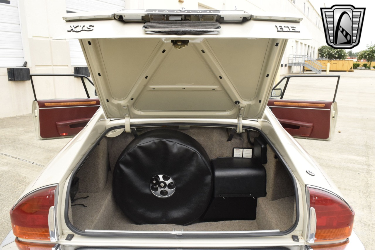 1984 Jaguar XJS 26